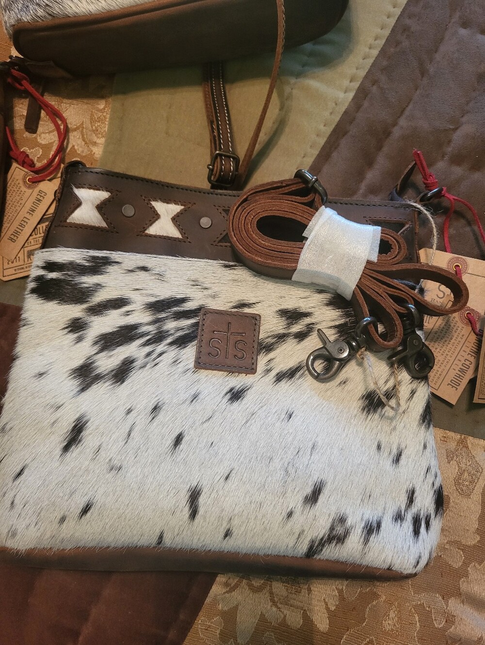 STS Ranchwear Brown and White Hair-On Cowhide Crossbody Shoulder Bag - Picture 7 of 7